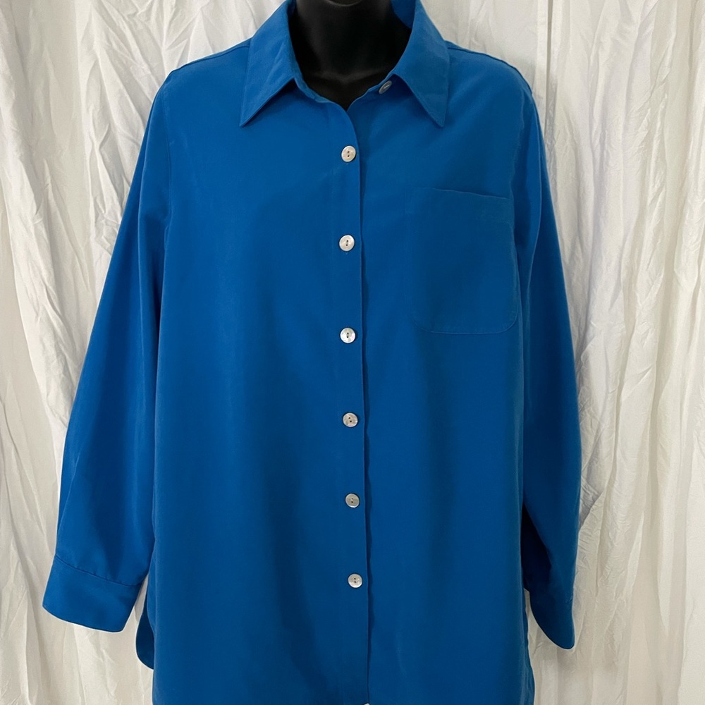 Travelsmith Ocean Blue Long‎ sleeve blouse